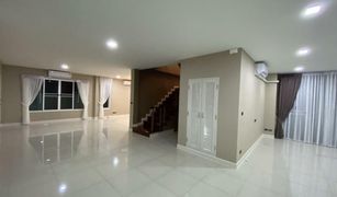 5 Bedrooms House for sale in Dokmai, Bangkok Blue Lagoon 2