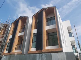 4 Bedroom House for sale at Modern Life HOME @ Sutthisan, Sam Sen Nok