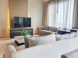 2 спален Кондо на продажу в The Emporio Place, Khlong Tan