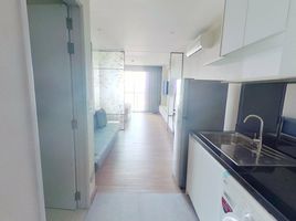 1 Bedroom Condo for sale at Sky Walk Residences, Phra Khanong Nuea