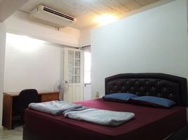 2 Bedroom Condo for sale at Ruenrudee Condominium, Khlong Toei Nuea