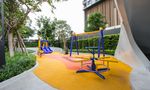 Детская площадка на открытом воздухе at KnightsBridge Sukhumvit-Thepharak by Hampton