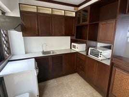 3 спален Кондо в аренду в Yada Residential, Khlong Tan Nuea