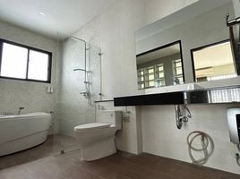 4 спален Дом for sale in Банг Капи, Бангкок, Khlong Chan, Банг Капи