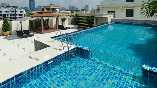 写真 1 of the Communal Pool at Aspira Hana Residence