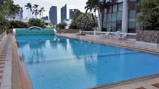 Фото 1 of the Communal Pool at The Waterford Park Sukhumvit 53