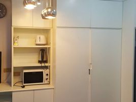 Studio Apartment for sale at First Tower, Khlong Toei Nuea