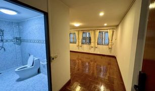 4 Bedrooms Townhouse for sale in Lat Yao, Bangkok 