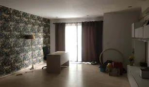 3 Bedrooms Townhouse for sale in Suan Luang, Bangkok Areeya Mandarina Sukhumvit 77