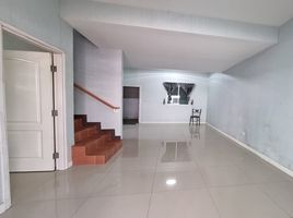 4 Bedroom Townhouse for sale at Lio Phetkasem 81, Suan Luang