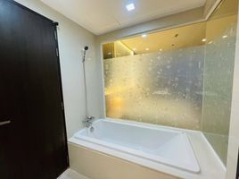 1 Bedroom Apartment for sale at Sky Walk Residences, Phra Khanong Nuea