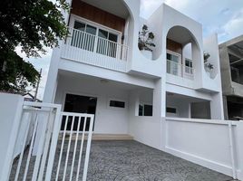 3 Bedroom Townhouse for sale in Chiang Mai, Pa Daet, Mueang Chiang Mai, Chiang Mai