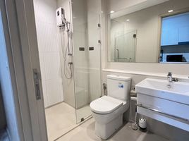 Studio Condo for rent at Life One Wireless, Lumphini