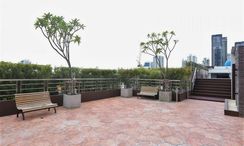 Фото 2 of the Communal Garden Area at Le Cote Thonglor 8