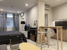 Studio Apartment for rent at Baan Klangkrung, Sam Sen Nai, Phaya Thai