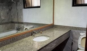 2 Bedrooms Condo for sale in Khlong Toei Nuea, Bangkok Las Colinas