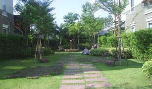 3 Bedrooms Townhouse for sale in Wang Thonglang, Bangkok Baan Rock Garden Meng Jai