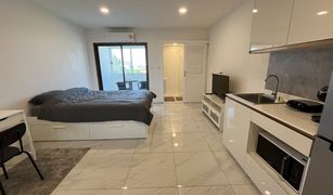 Studio Apartment for sale in Chang Khlan, Chiang Mai Night Bazaar Condotel
