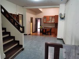 4 Schlafzimmer Reihenhaus zu vermieten in Happyland Center, Khlong Chan, 