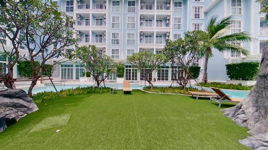 Фото 1 of the Communal Garden Area at Grand Florida