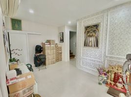 3 Bedroom House for sale at Thanapat Haus Sathorn-Narathiwas, Chong Nonsi