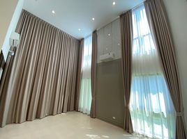 3 Bedroom Townhouse for sale at Estara Haven Pattanakarn 20, Suan Luang, Suan Luang