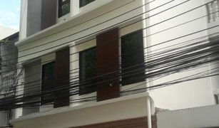 9 chambres Maison de ville a vendre à Khlong Tan Nuea, Bangkok 