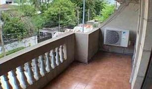 4 Bedrooms Townhouse for sale in Khlong Tan Nuea, Bangkok 