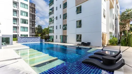 写真 1 of the Communal Pool at Kamala Regent