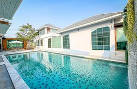 11 bedroom Villa for sale in Chon Buri, Thailand
