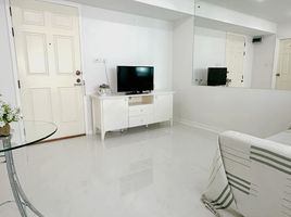 1 Bedroom Apartment for sale at Lumpini Ville Cultural Center, Sam Sen Nok, Huai Khwang