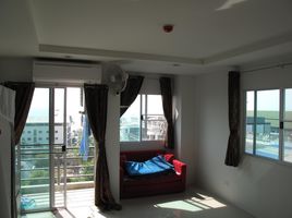 Студия Кондо на продажу в Beach 7 Condominium, Nong Prue