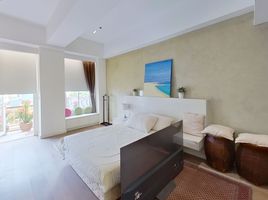 3 Bedroom Condo for sale at Narathorn Place, Thung Mahamek, Sathon, Bangkok