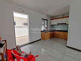 3 Bedroom Townhouse for sale in Preah Ket Mealea Hospital, Srah Chak, Chrouy Changvar