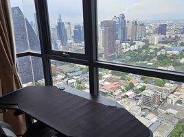 1 Schlafzimmer Appartement zu vermieten im Oka Haus, Khlong Tan