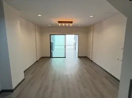 2 Schlafzimmer Reihenhaus zu verkaufen im K.C.City Plus Suwinthawong (Phadung Phan 13), Nong Chok, Nong Chok