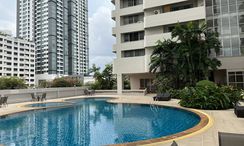 Photo 2 of the Communal Pool at D.S. Tower 1 Sukhumvit 33