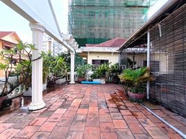 2 Bedroom Apartment for rent at 2nd Floor Flat House for Rent in Phnom Penh, Tuol Svay Prey Ti Muoy, Chamkar Mon, Phnom Penh
