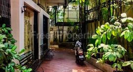 Large 3BR fusion-Khmer townhouse for rent Chaktomuk $950/month 在售单元