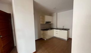 2 Schlafzimmern Wohnung zu verkaufen in Din Daeng, Bangkok Baan Klang Krung Resort (Ratchada 7)