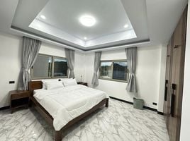 4 Schlafzimmer Haus zu vermieten im Mu Ban Kharuehat Thani, Wichit