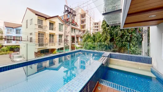 3D视图 of the Communal Pool at Residence 52