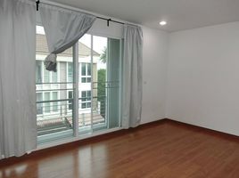 3 Schlafzimmer Reihenhaus zu verkaufen im Baan Klang Muang Sathon-Taksin 2, Bang Kho