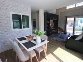 4 спален Дом на продажу в Thanakrit House, San Pu Loei, Дои Сакет