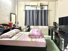 1 Bedroom Townhouse for sale in Hua Lamphong MRT, Rong Mueang, Maha Phruettharam