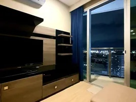 1 спален Квартира в аренду в Sky Walk Residences, Phra Khanong Nuea