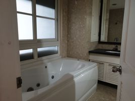 3 Bedroom Apartment for rent at Wattana Suite, Khlong Toei Nuea