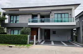 4 bedroom House for sale in Samut Prakan, Thailand