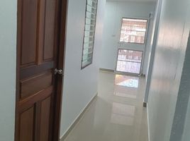 4 Bedroom Townhouse for sale at Srithepthai Park Ville, Bang Samak, Bang Pakong