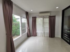 3 Schlafzimmer Haus zu verkaufen im The Centro Sukhumvit 113, Samrong Nuea